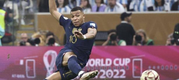 黑白直播- 姆巴佩归队 