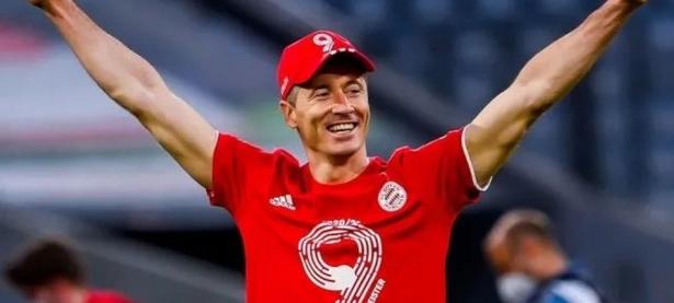 黑白直播-关于莱万多夫斯基迎来二十赛季高光表现，瑞士队球迷沸腾！的信息