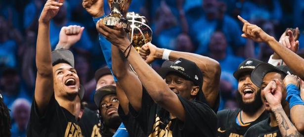 黑白直播-包含老鹰带队取胜！，库里重要时刻重要助攻观众掌声雷动的词条