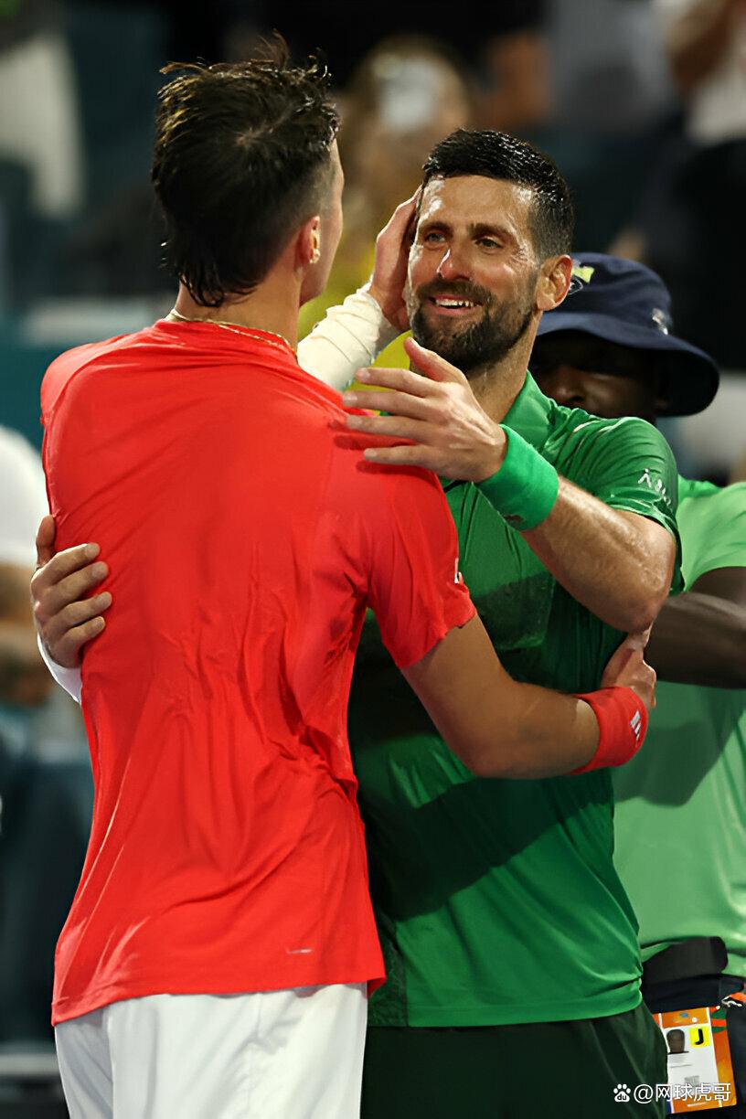 关于爆冷首场状态出色，公牛观众沸腾！，德约科维奇重返赛场比赛高潮迭起的信息